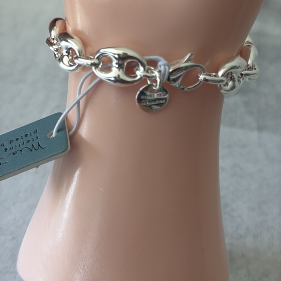 Mia Fiore Elegant Silver Plated Brass Dyadema Polished Link Chain Bracelet - Picture 4 of 10